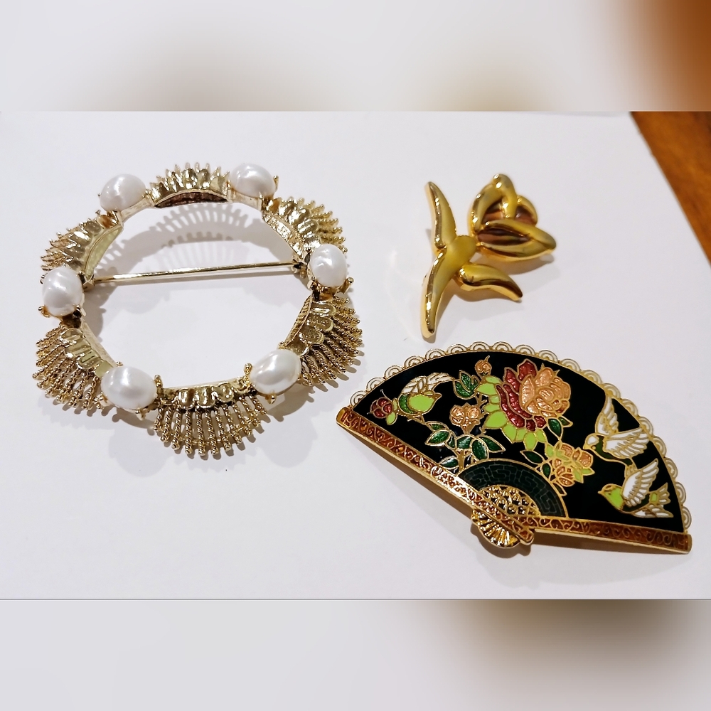 Elegant Gold and Black Brooch Set Vintage